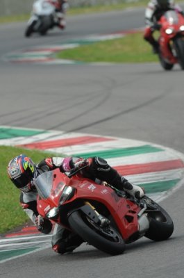    DUCATI RIDING EXPERIENCE 2013