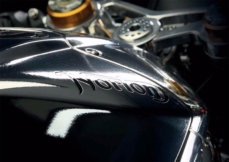   Norton V4 RR